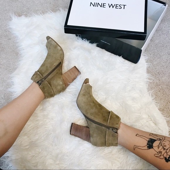 Nine West Shoes - ✨Green suede peep toe booties✨